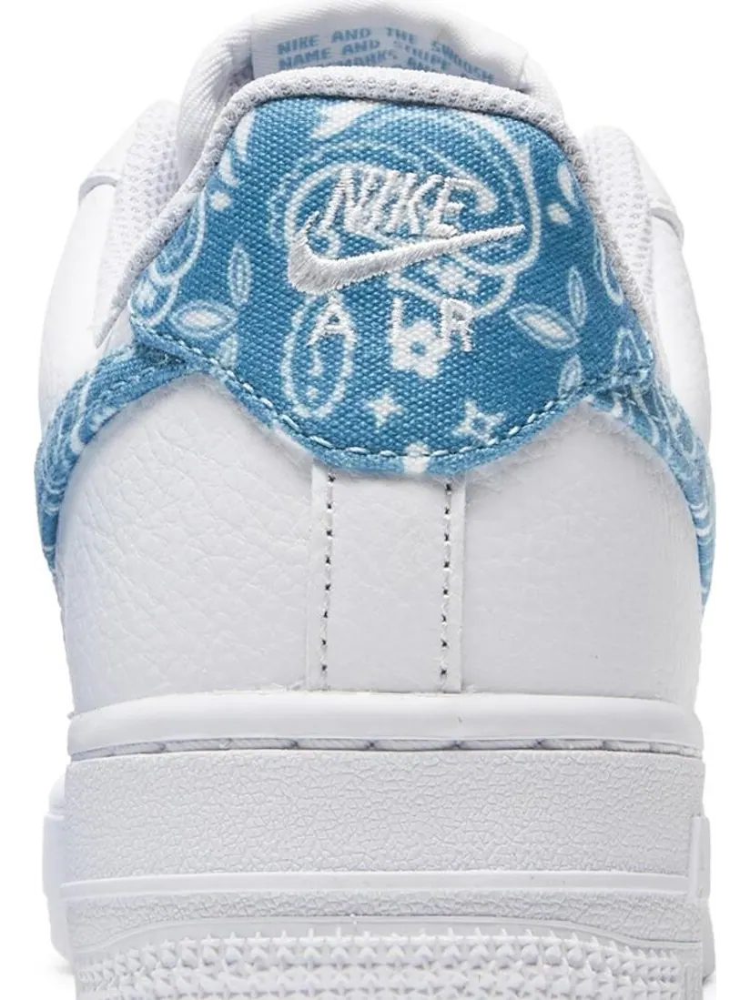 Кроссовки Nike Wmns Air Force 1 '07 Essentials 'Blue Paisley' — изображение 7 из 8, белый