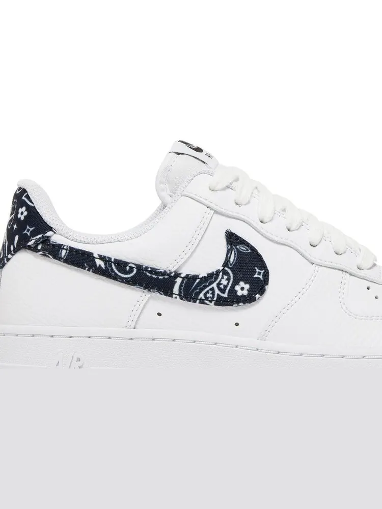 Кроссовки Nike Wmns Air Force 1 '07 Essentials 'Black Paisley' — изображение 2 из 8, белый