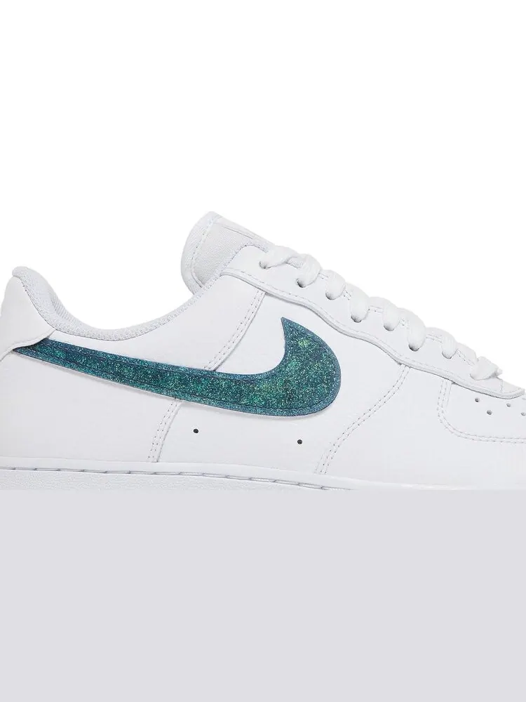 Кроссовки Nike Wmns Air Force 1 Low 'Glitter Swoosh - Celery' — изображение 2 из 8, белый