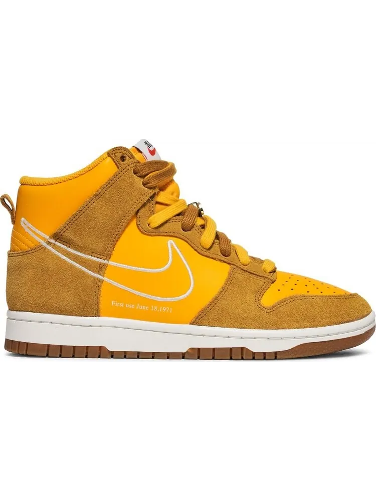 Кроссовки Nike Wmns Dunk High SE 'First Use Pack - University Gold' — изображение 1 из 10, золото