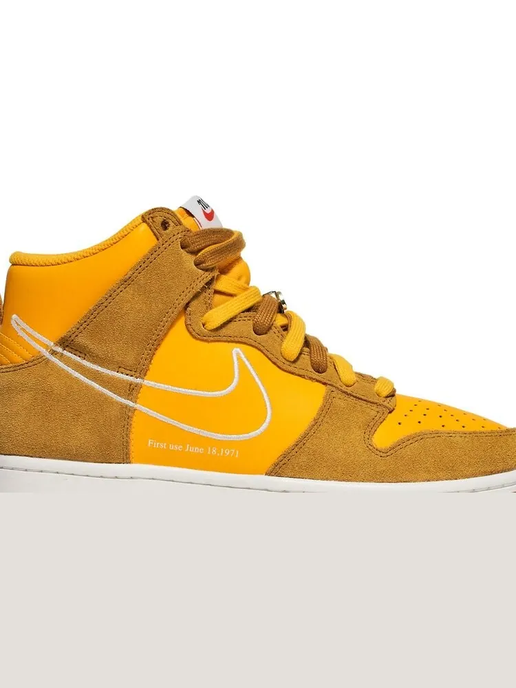 Кроссовки Nike Wmns Dunk High SE 'First Use Pack - University Gold' — изображение 2 из 10, золото