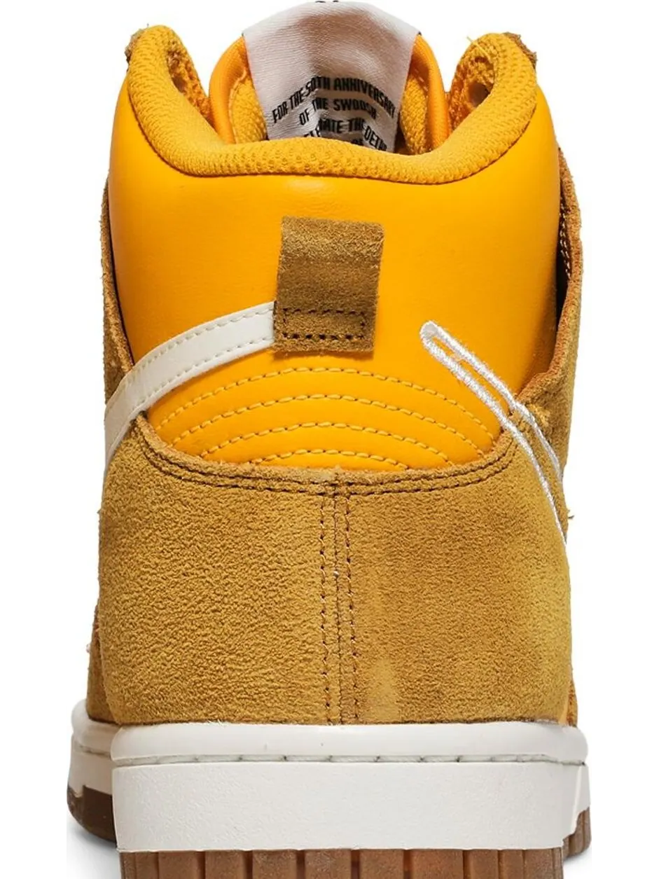 Кроссовки Nike Wmns Dunk High SE 'First Use Pack - University Gold' — изображение 7 из 10, золото