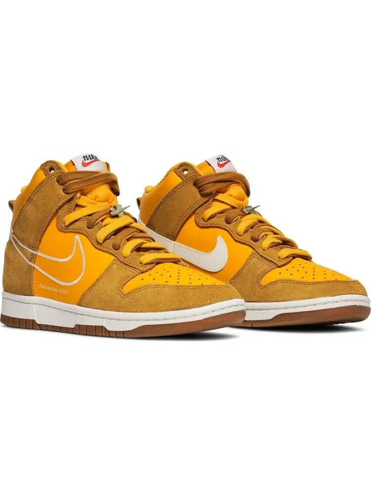 Кроссовки Nike Wmns Dunk High SE 'First Use Pack - University Gold' — изображение 8 из 10, золото