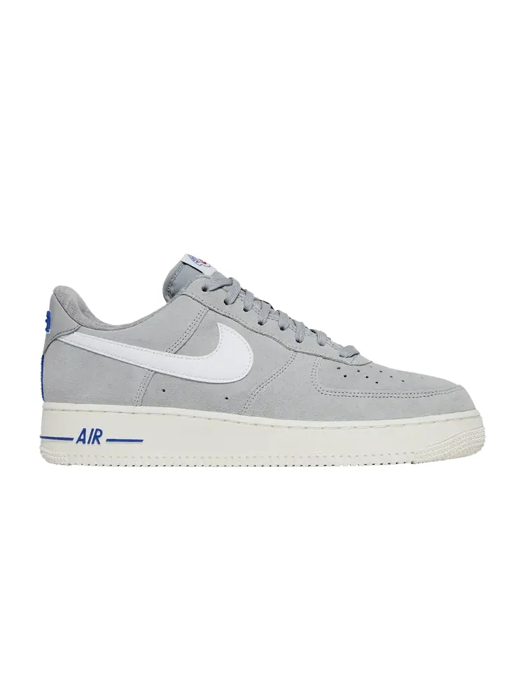 Кроссовки Nike Air Force 1 Low 'Athletic Club' — изображение 1 из 9, светлый серый/белый