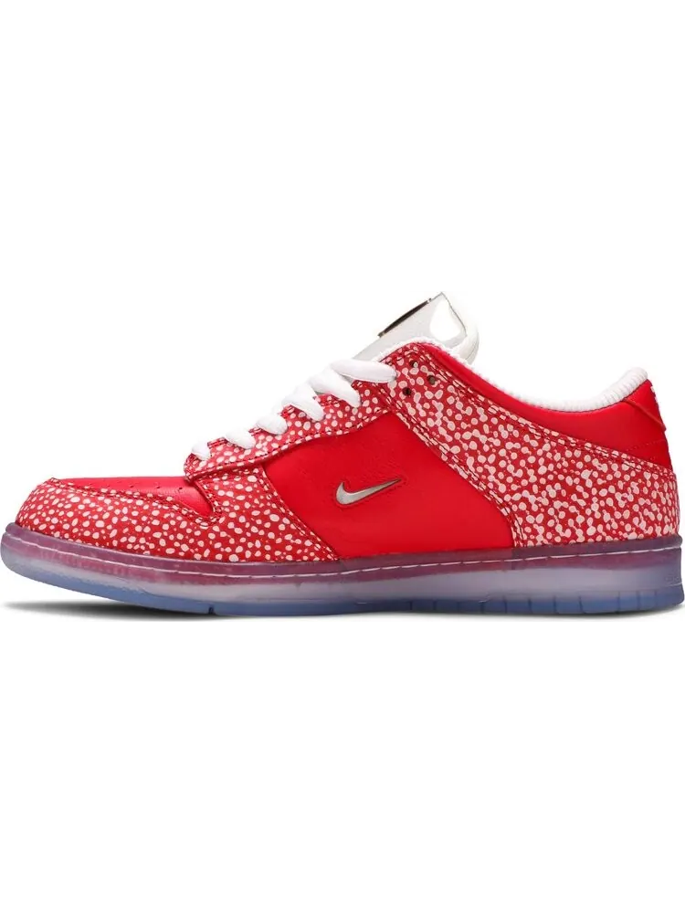 Кроссовки Nike Stingwater x Dunk Low SB 'Magic Mushroom' — изображение 3 из 10, красный
