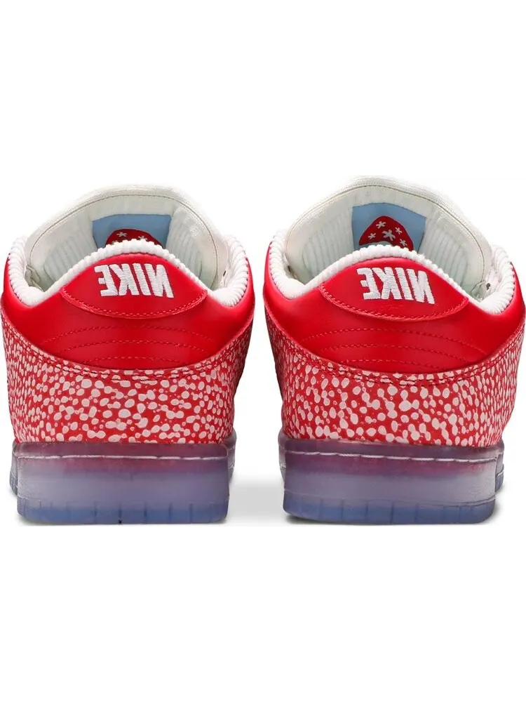 Кроссовки Nike Stingwater x Dunk Low SB 'Magic Mushroom' — изображение 6 из 10, красный