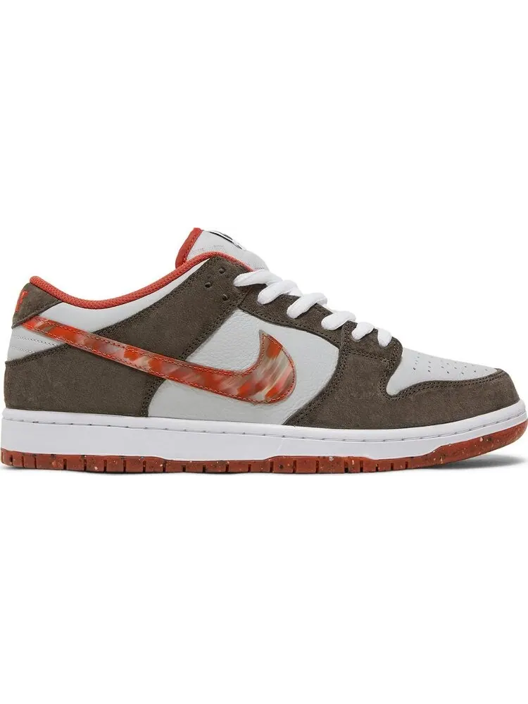 Кроссовки Nike Crushed D.C. x Dunk Low SB 'Golden Hour' — изображение 1 из 10, белый