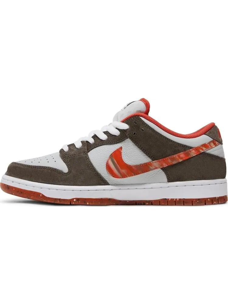 Кроссовки Nike Crushed D.C. x Dunk Low SB 'Golden Hour' — изображение 3 из 10, белый
