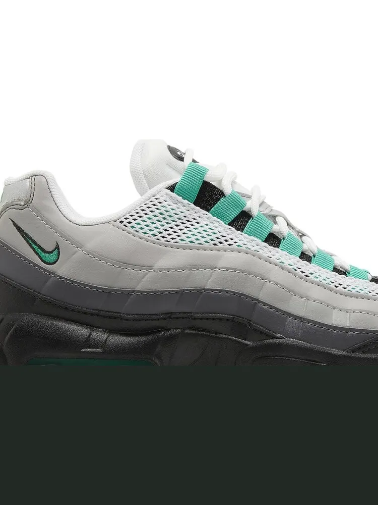 Кроссовки Wmns Air Max 95 Next Nature 'Stadium Green' — изображение 2 из 4, серый