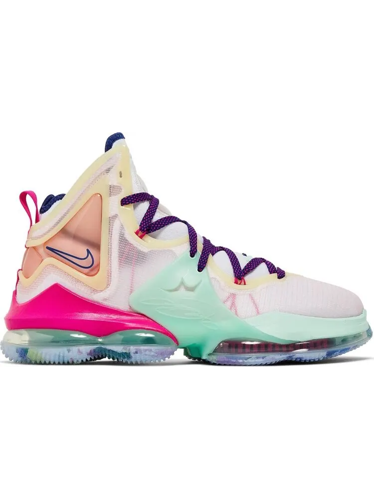 Кроссовки Nike LeBron 19 'Valentine's Day' — изображение 1 из 8, белый