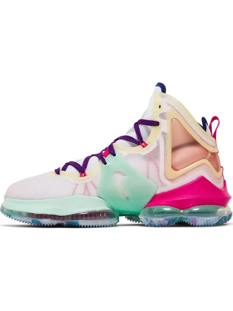 Кроссовки Nike LeBron 19 'Valentine's Day' — изображение 3 из 8, белый