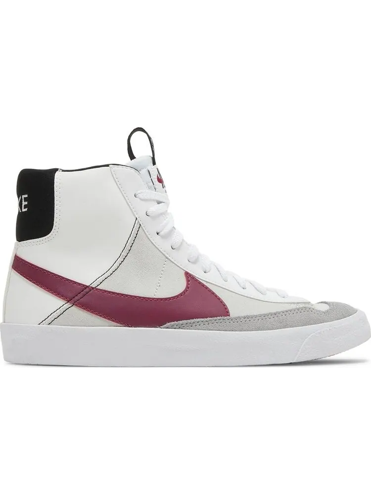 Кроссовки Nike Blazer Mid '77 SE GS 'White Rush Maroon' — изображение 1 из 8, белый