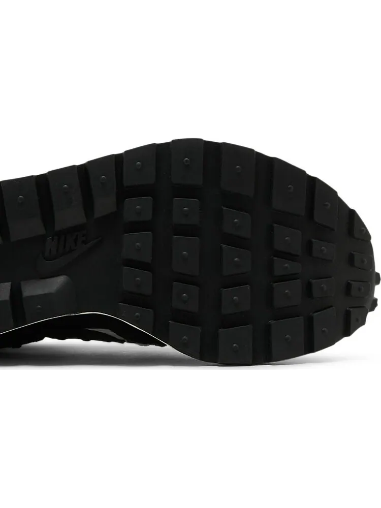 Кроссовки Nike sacai x Jean Paul Gaultier x VaporWaffle 'Black' — изображение 5 из 8, черный