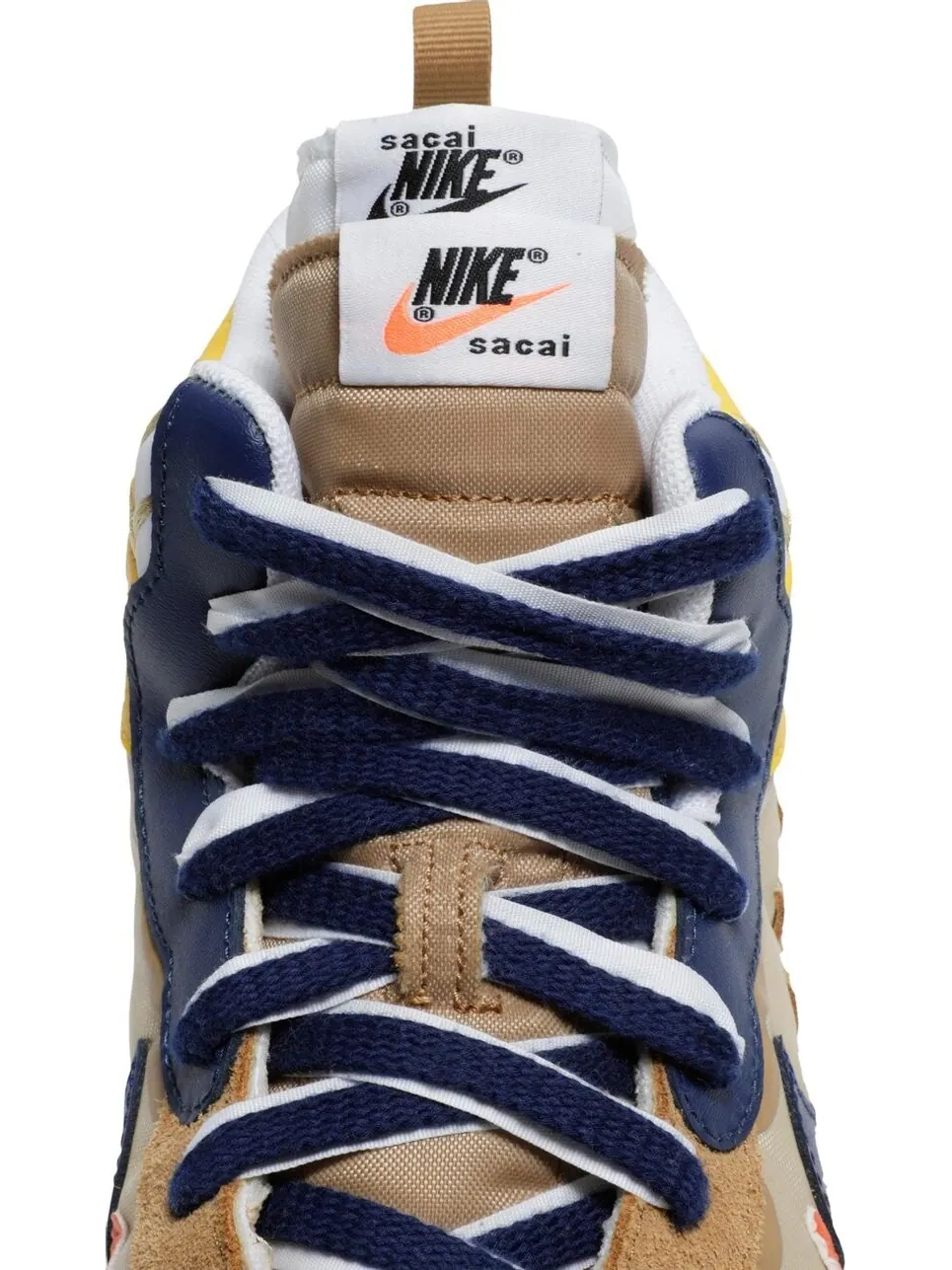 Кроссовки Nike sacai x Jean Paul Gaultier x VaporWaffle 'Sesame' — изображение 9 из 10, загар