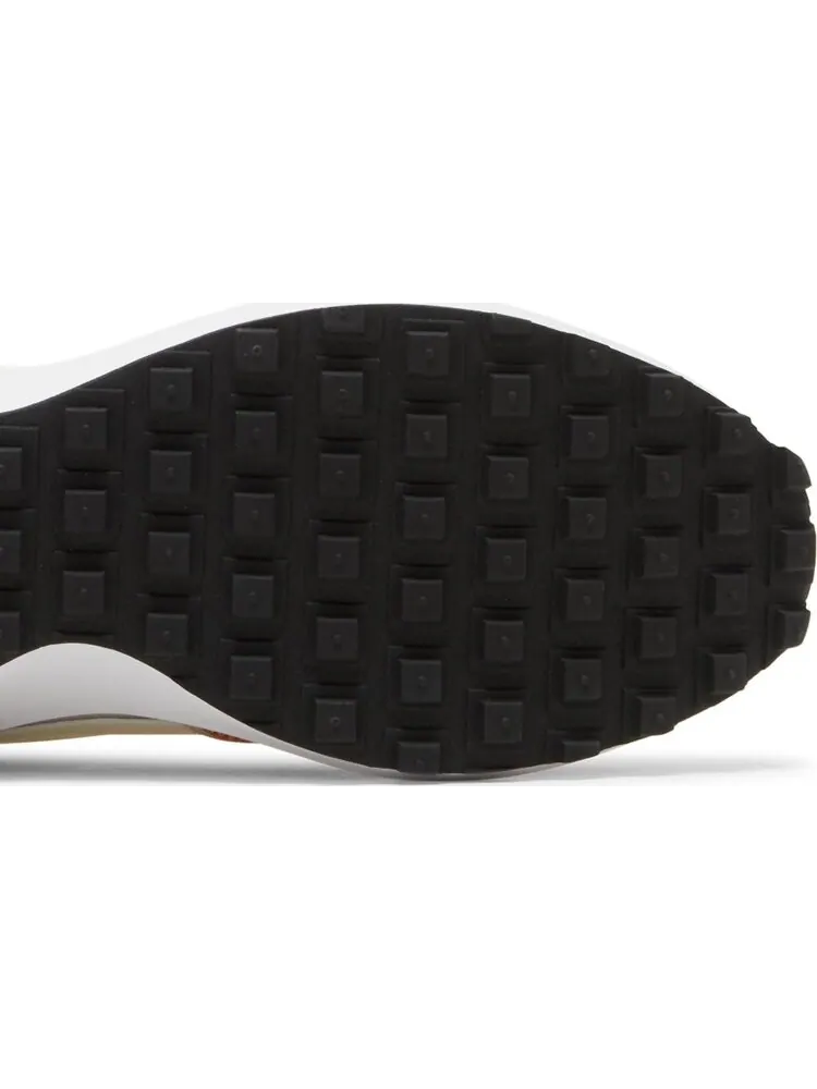 Кроссовки Nike Waffle Debut 'Light Orewood Brown Sail' — изображение 5 из 8, коричневый