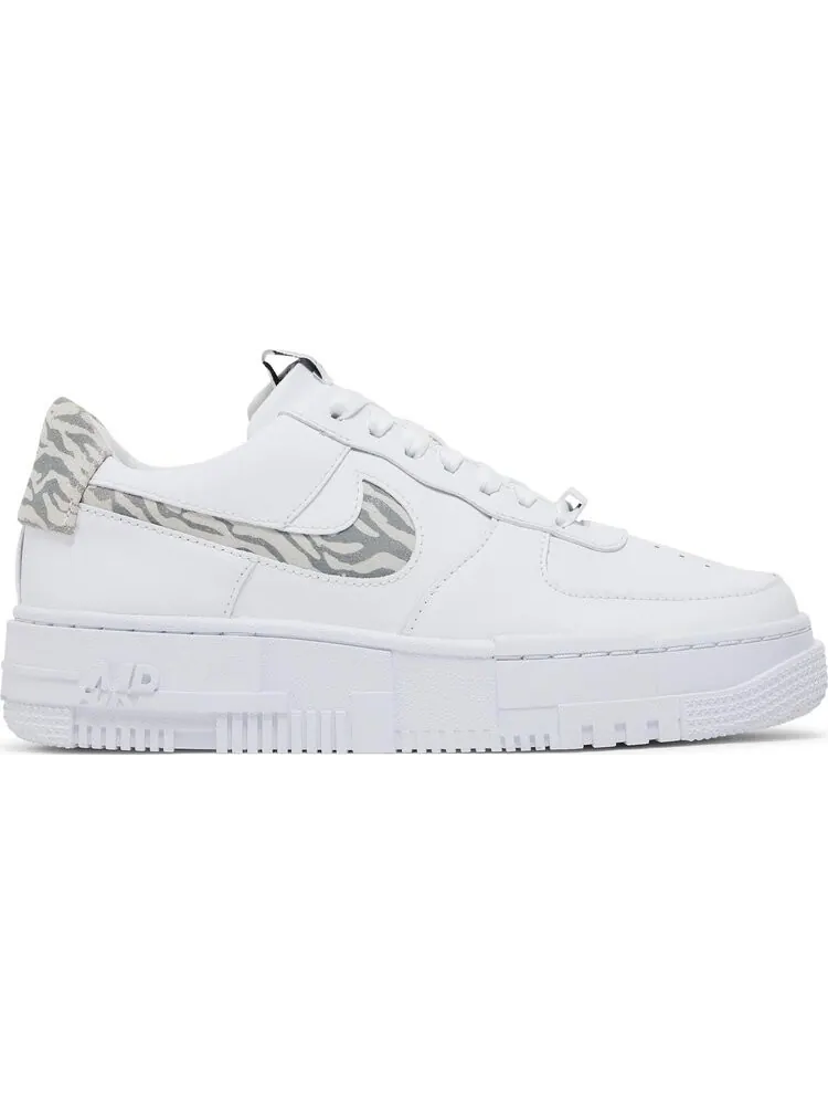 Кроссовки Nike Wmns Air Force 1 Pixel SE 'Zebra' — изображение 1 из 8, белый