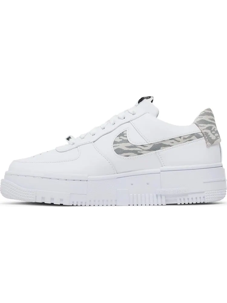 Кроссовки Nike Wmns Air Force 1 Pixel SE 'Zebra' — изображение 3 из 8, белый