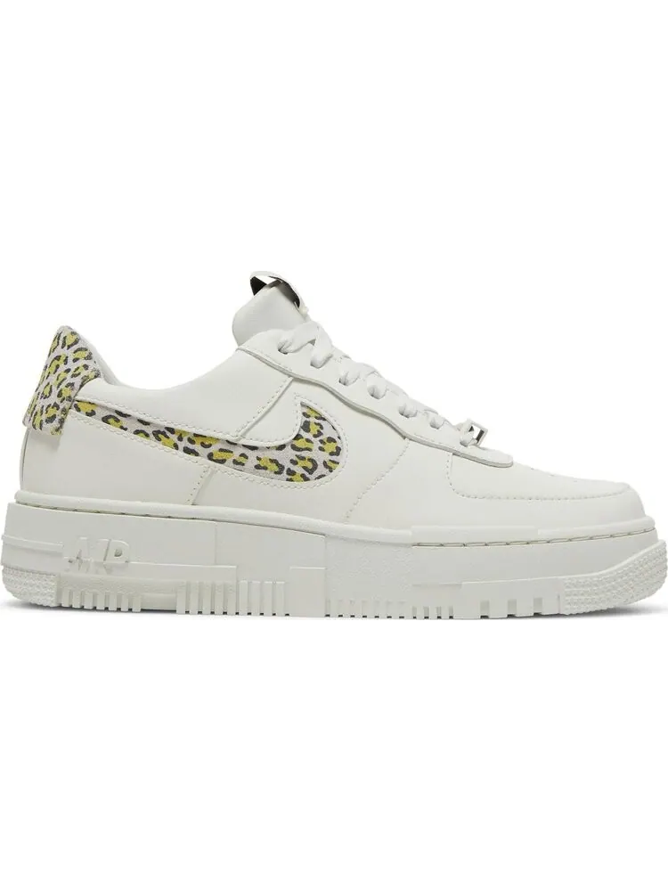 Женские кроссовки Nike Air Force 1 Pixel SE 'Leopard' — изображение 1 из 8, белый