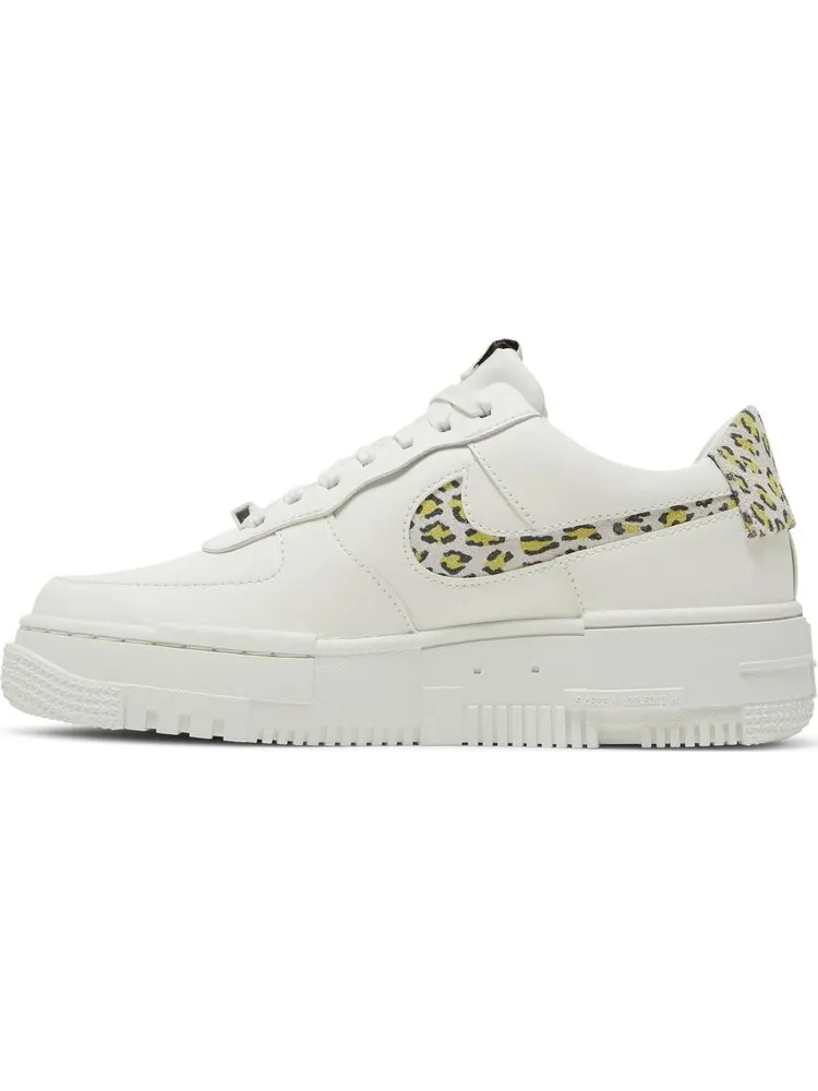 Женские кроссовки Nike Air Force 1 Pixel SE 'Leopard' — изображение 3 из 8, белый