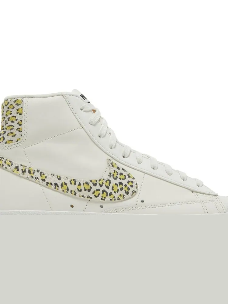 Кроссовки Nike Wmns Blazer Mid '77 SE 'Lemon Leopard' — изображение 2 из 8, белый