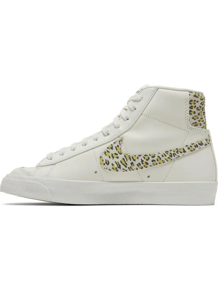 Кроссовки Nike Wmns Blazer Mid '77 SE 'Lemon Leopard' — изображение 3 из 8, белый