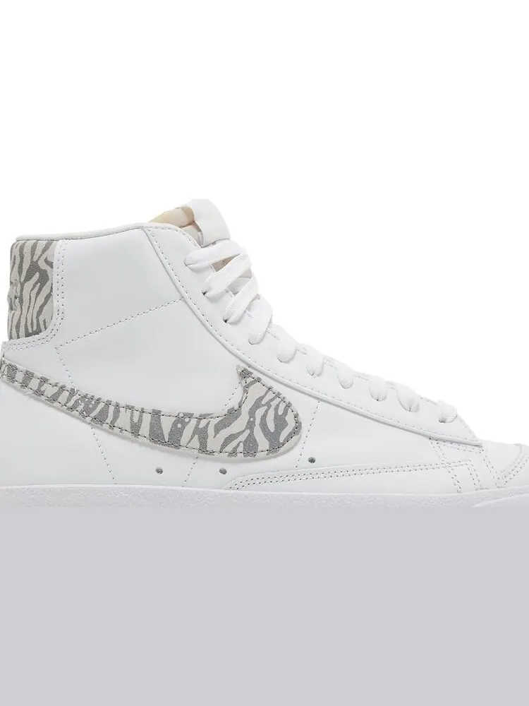 Кроссовки Nike Wmns Blazer Mid '77 SE 'Zebra' — изображение 2 из 8, белый