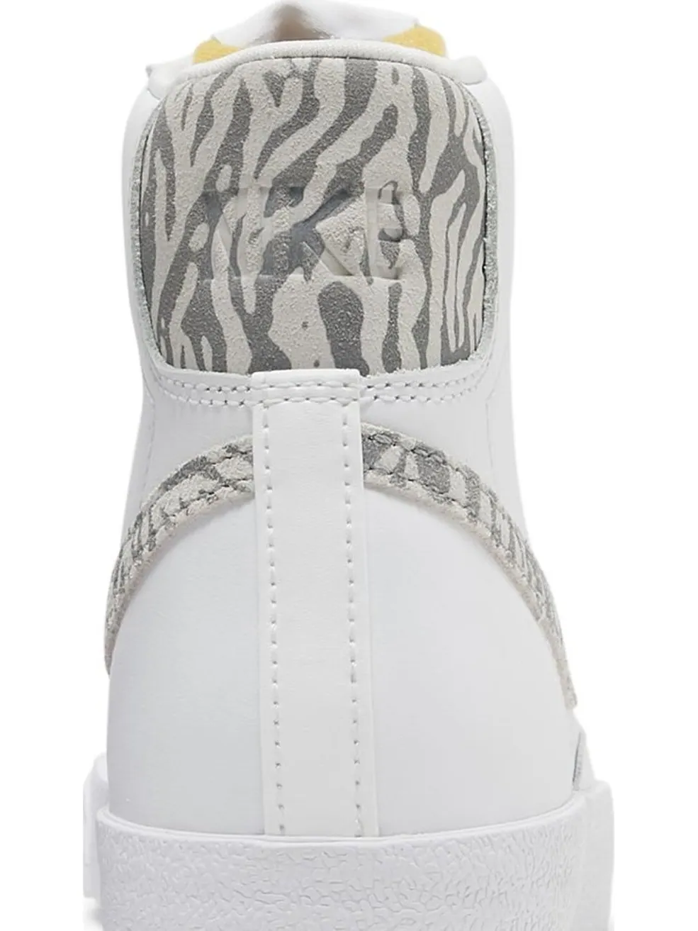 Кроссовки Nike Wmns Blazer Mid '77 SE 'Zebra' — изображение 7 из 8, белый