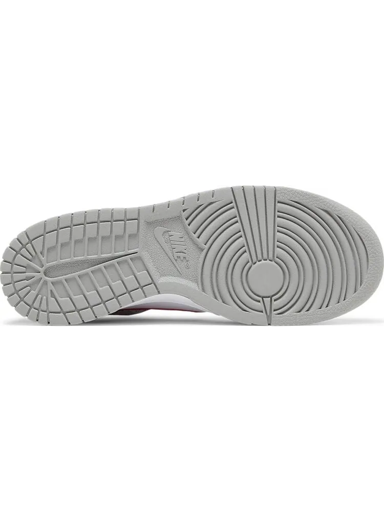 Кроссовки Nike Dunk High SE GS 'Athletic Club - Light Smoke Grey Gym Red' — изображение 4 из 8, серый
