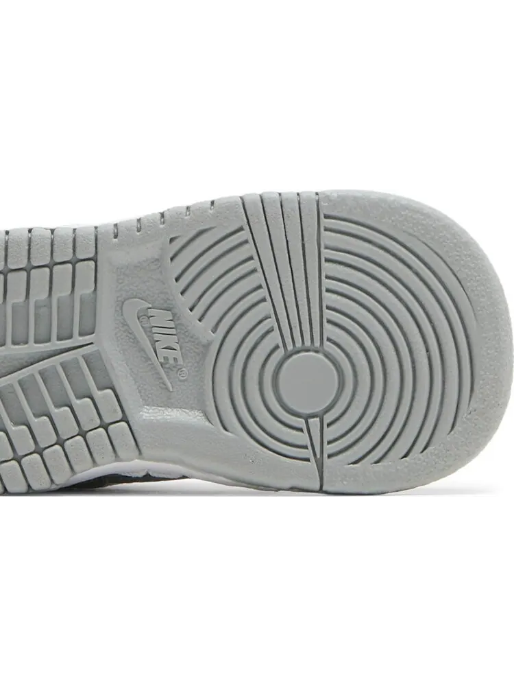 Кроссовки Nike Dunk Low TD 'Two-Toned Grey' — изображение 5 из 8, белый
