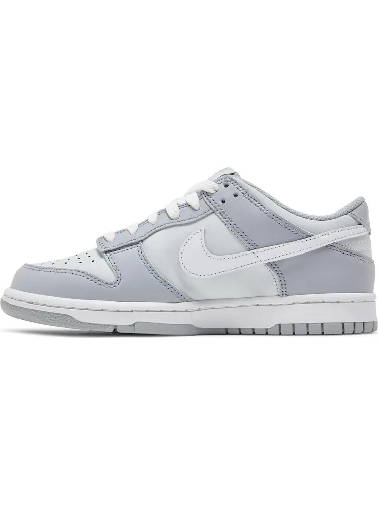 Кроссовки Nike Dunk Low GS 'Pure Platinum Wolf Grey' — изображение 3 из 8, серый
