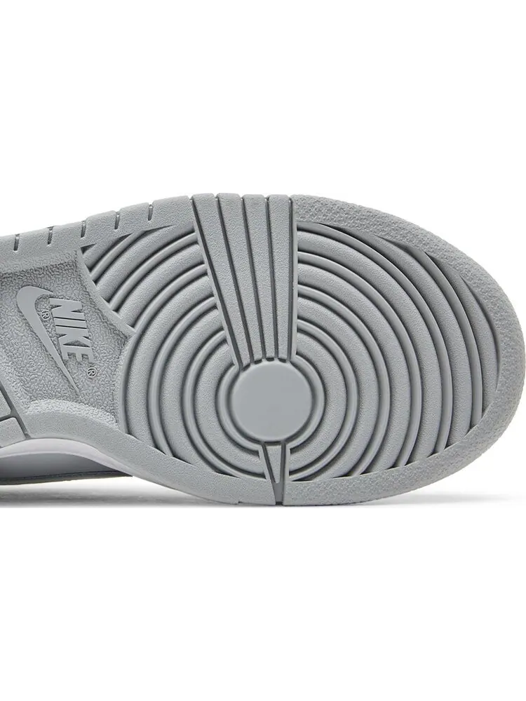 Кроссовки Nike Dunk Low GS 'Pure Platinum Wolf Grey' — изображение 5 из 8, серый