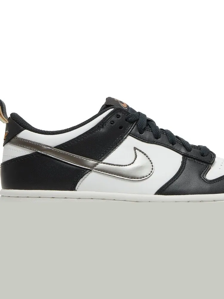 Кроссовки Nike Dunk Low GS 'Off Noir Metallic Pewter' — изображение 2 из 8, белый