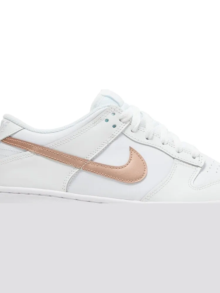 Кроссовки Nike Dunk Low 'White Metallic Red Bronze' — изображение 2 из 8, белый