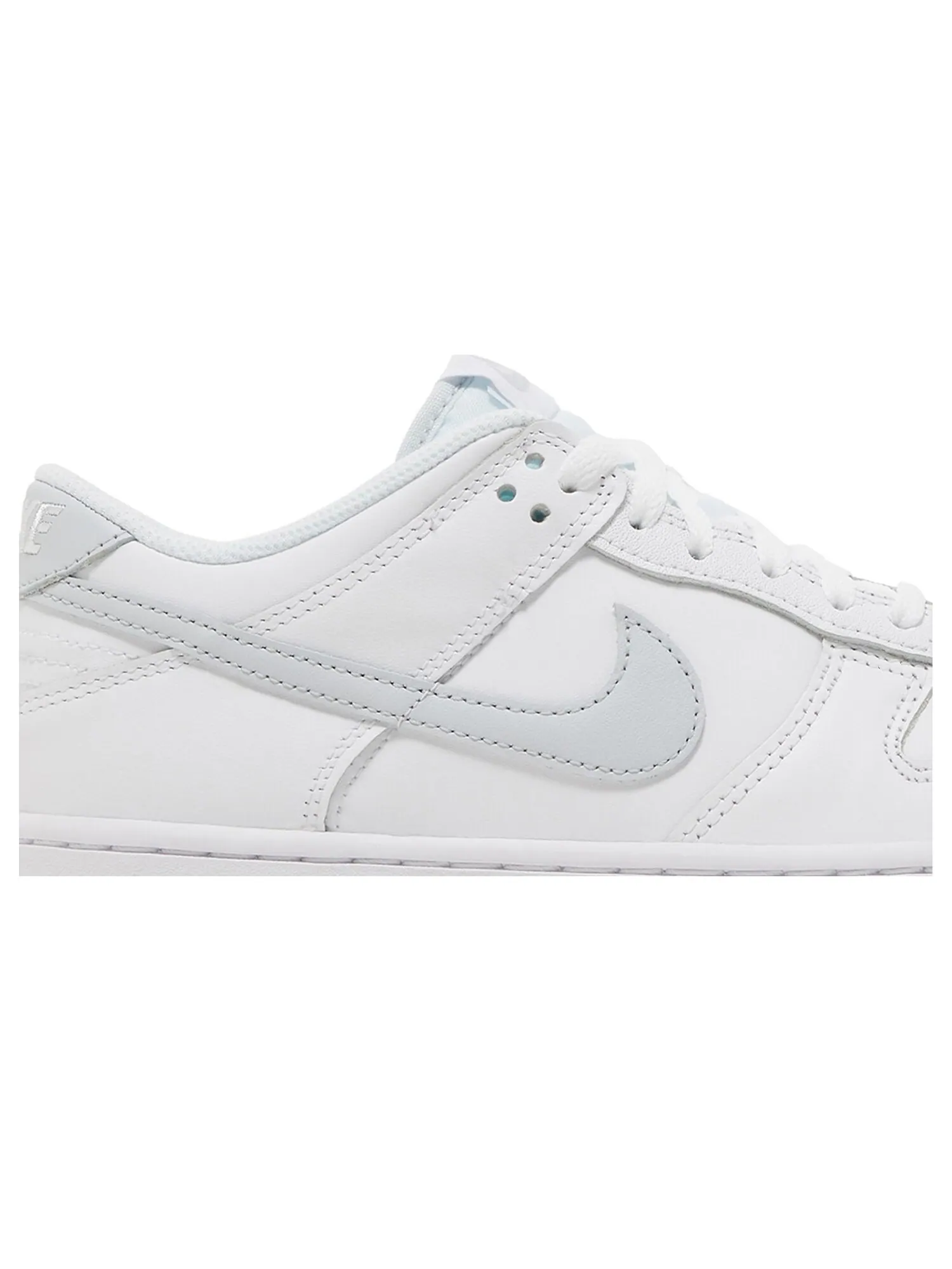 Кроссовки Nike Dunk Low GS 'Pure Platinum' — изображение 2 из 8, белый