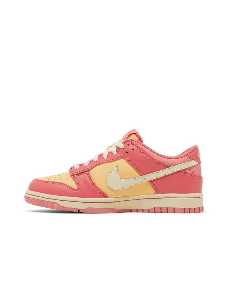 Кроссовки Nike Dunk Low GS 'Strawberry Peach' — изображение 4 из 9, розовый