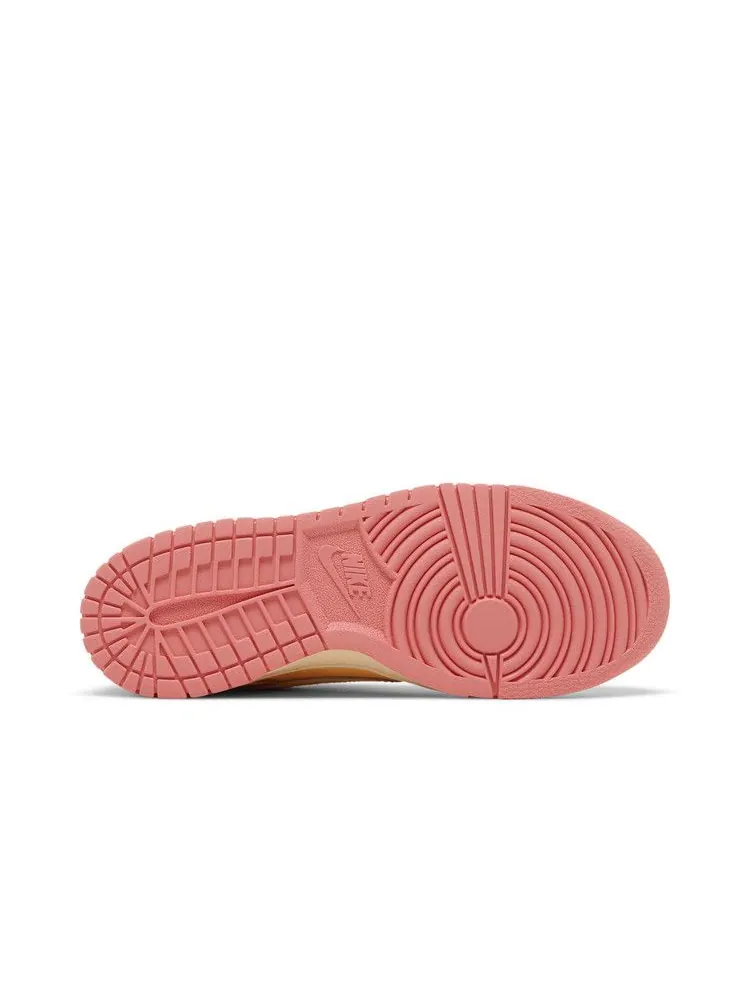 Кроссовки Nike Dunk Low GS 'Strawberry Peach' — изображение 5 из 9, розовый