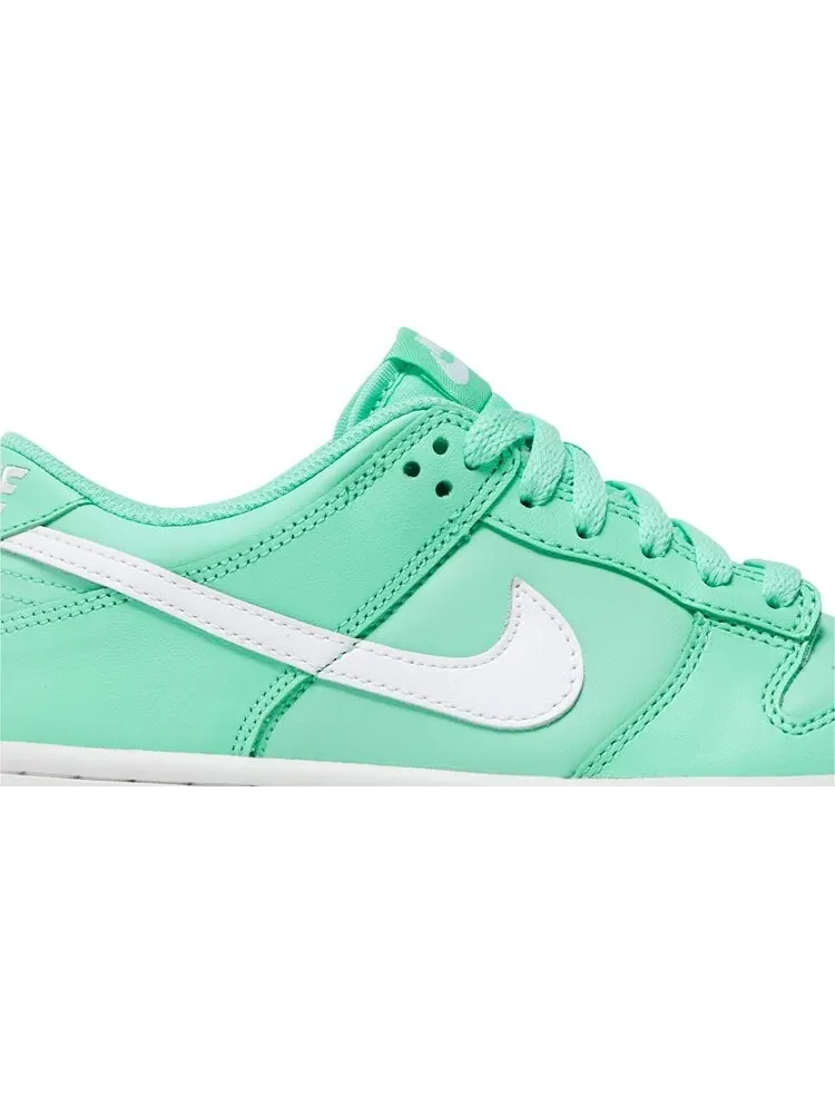 Кроссовки Dunk Low GS 'Emerald Rise' — изображение 2 из 4, зеленый