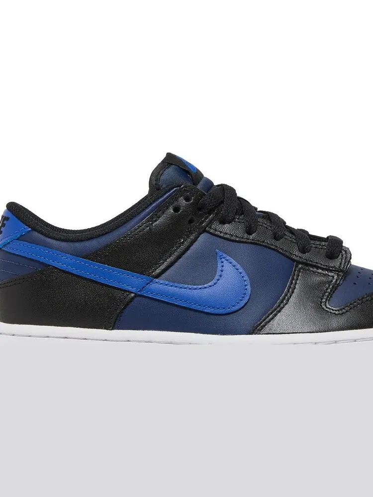 Кроссовки Nike Dunk Low GS 'Black Midnight Navy' — изображение 2 из 8, синий