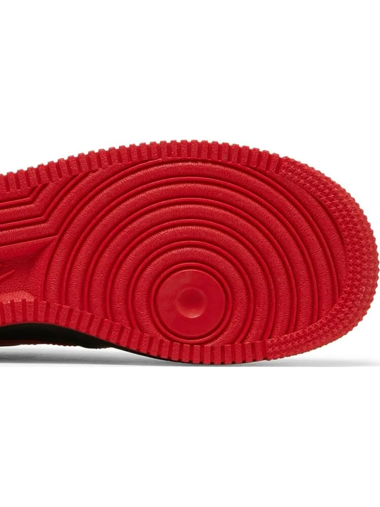 Кроссовки Nike Air Force 1 GS 'Bred' — изображение 5 из 8, черный