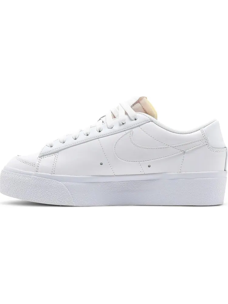 Кроссовки Nike Wmns Blazer Low 'Triple White' — изображение 3 из 8, белый