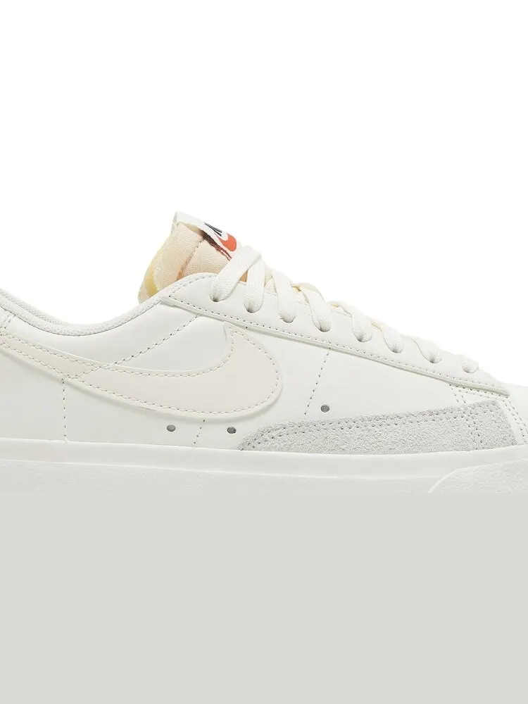 Кроссовки Wmns Blazer Low Platform 'Triple Sail' — изображение 2 из 4, белый