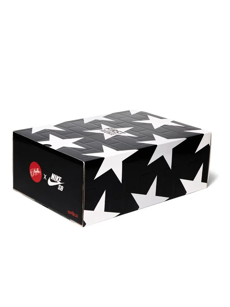 Кроссовки Nike Familia x Dunk Low Pro QS SB, First Avenue Special Box — изображение 9 из 9, черный
