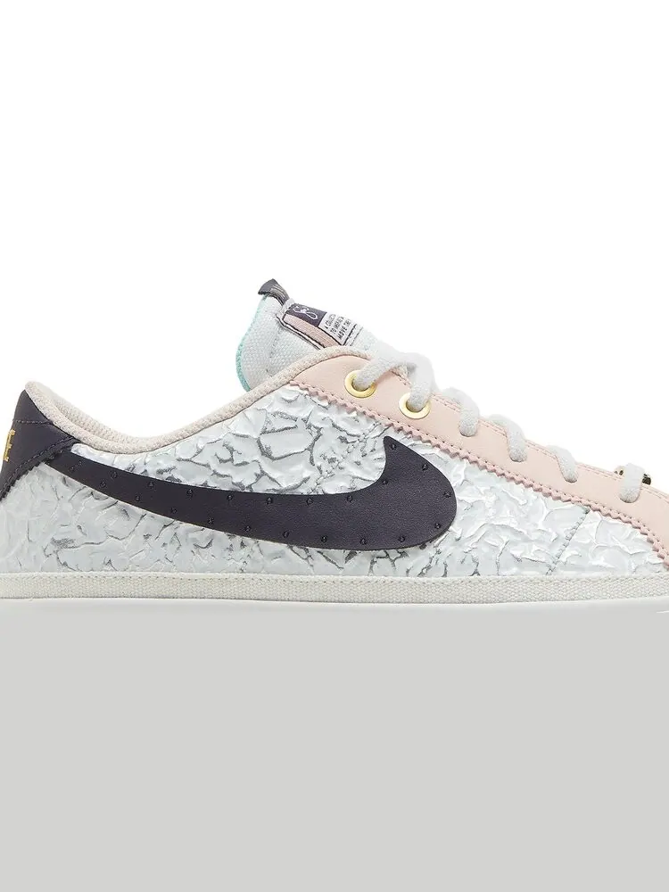 Кроссовки Nike Serena Williams Design Crew x Wmns Court Legacy 'White Pale Coral' — изображение 2 из 8, белый