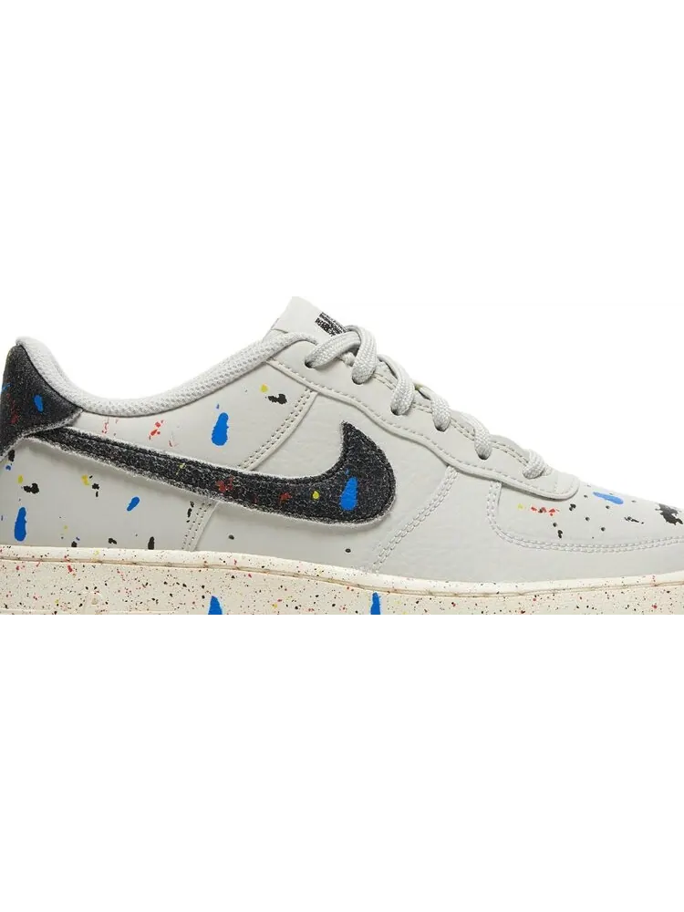 Кроссовки Nike Air Force 1 LV8 3 GS 'Paint Splatter - Light Bone' — изображение 2 из 8, белый