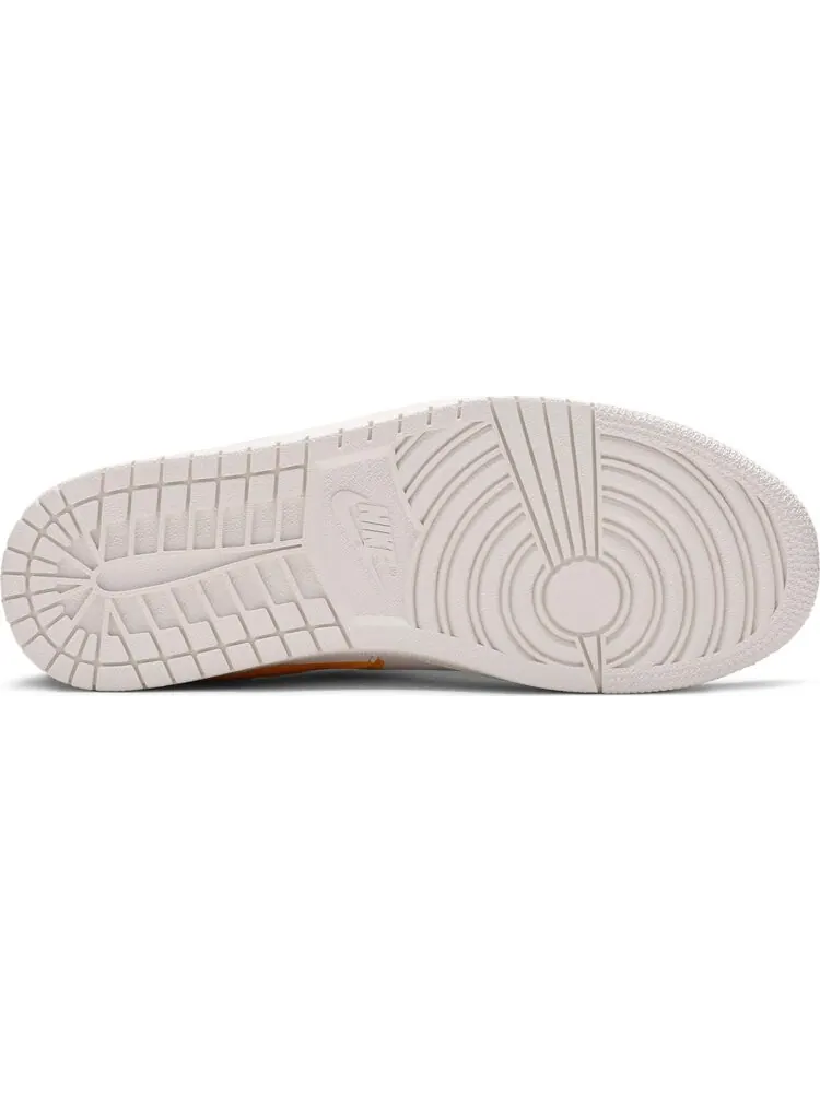 Кроссовки Air Jordan 1 Centre Court University Gold — изображение 4 из 8, белый