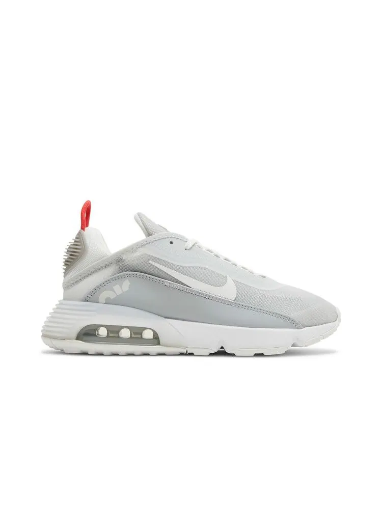 Кроссовки Nike Wmns Air Max 2090 'Light Smoke Grey' — изображение 2 из 9, светлый серый/белый