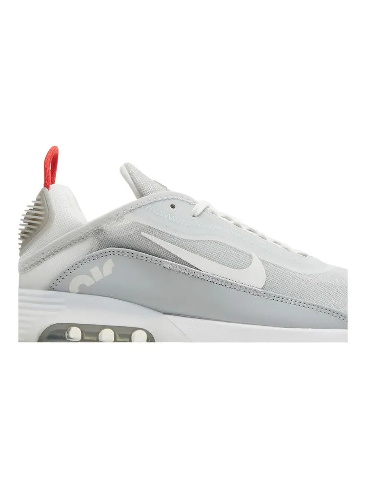 Кроссовки Nike Wmns Air Max 2090 'Light Smoke Grey' — изображение 3 из 9, светлый серый/белый