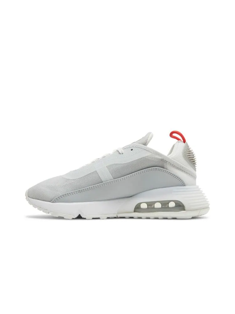 Кроссовки Nike Wmns Air Max 2090 'Light Smoke Grey' — изображение 4 из 9, светлый серый/белый