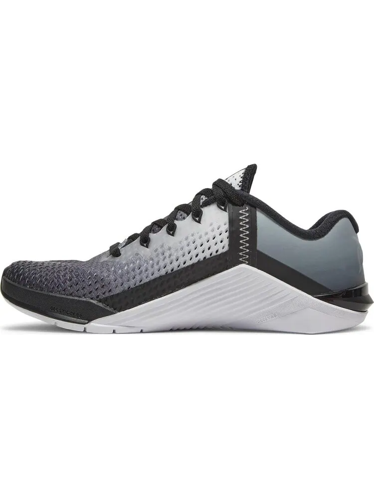 Кроссовки Nike Wmns Metcon 6 'Black White' — изображение 3 из 8, черный