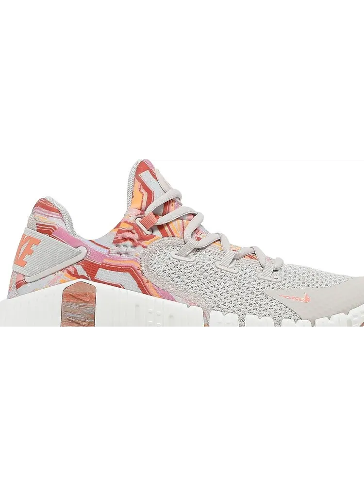 Кроссовки Nike Wmns Free Metcon 4 'Desert Sand Crimson Bliss' — изображение 2 из 8, оранжевый